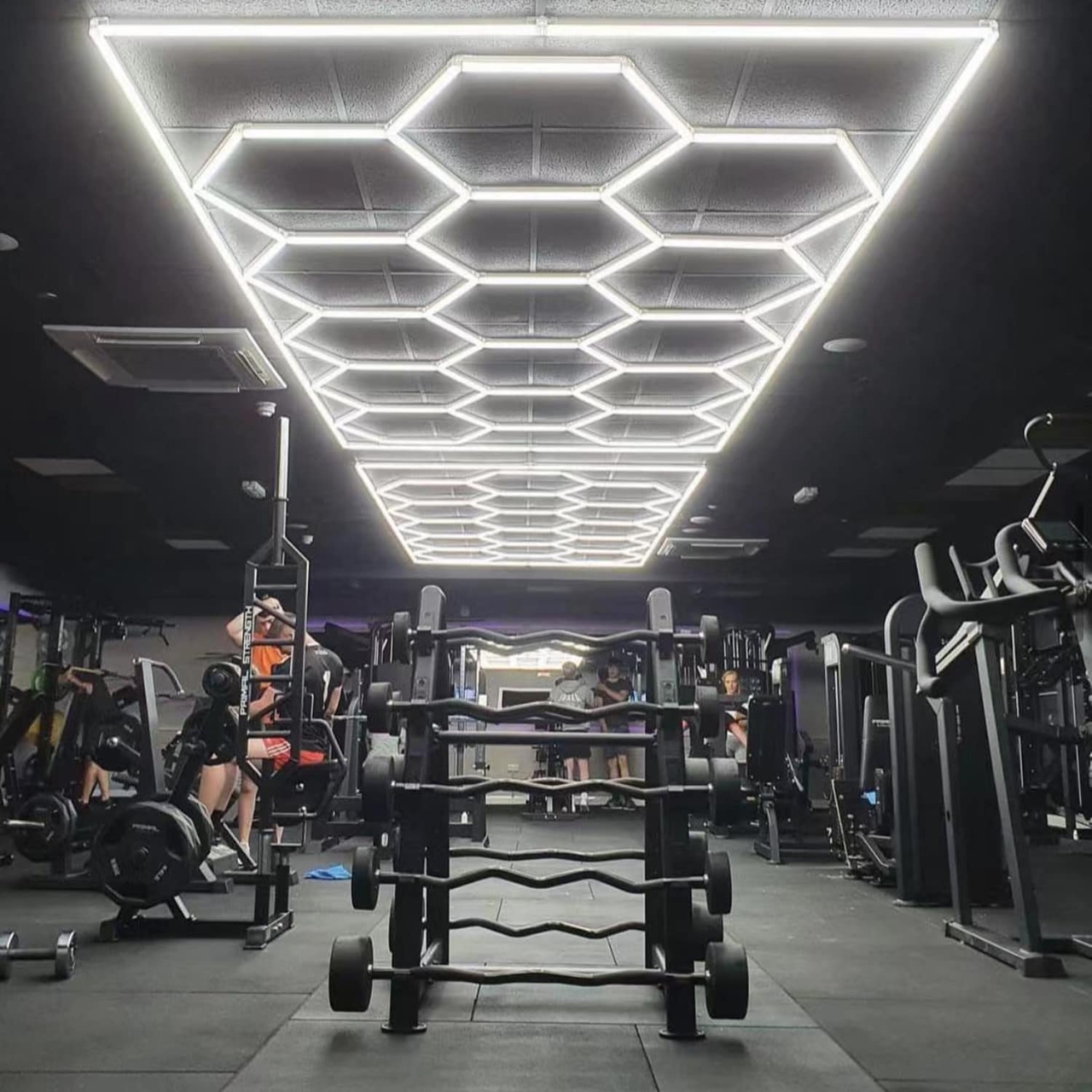 Honeycomb LED LBZ-00214 10 Set 14 Hexagoane LED Honeycomb 540W, 6500K lumină alb rece, 64800 lumeni, structură premium din aluminiu cu ramă dreptunghiulară, 482 x 242 cm